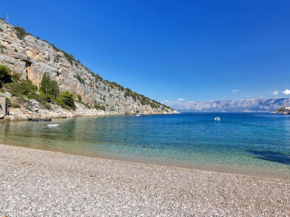 Una spiaggia nelle vicinanze