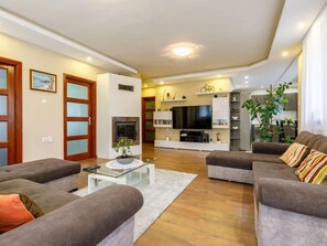 TV - Sunshine by Interhome (Balatonszemes)