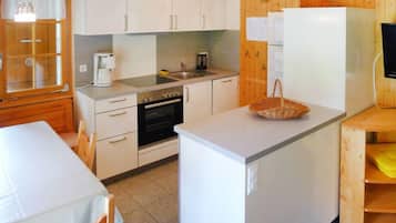 Kühlschrank, Ofen, Geschirrspüler, Kochgeschirr/Geschirr/Besteck