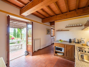 Kühlschrank, Mikrowelle, Ofen, Geschirrspüler