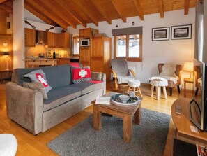 Televisión y chimenea 