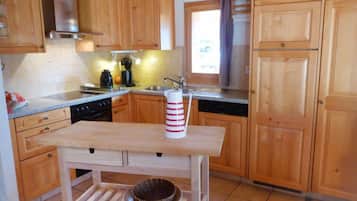 Réfrigérateur, micro-ondes, four, lave-vaisselle