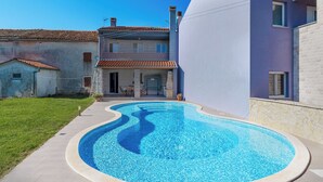 A modern house with a swimming pool, a patio, and a garden. - Mario 2 by Interhome (Pula/Krnica)