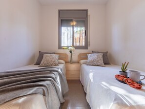 3 bedrooms, iron/ironing board, WiFi