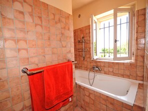 Bathroom - L'Oustaou dei Figo by Interhome (Cucuron)