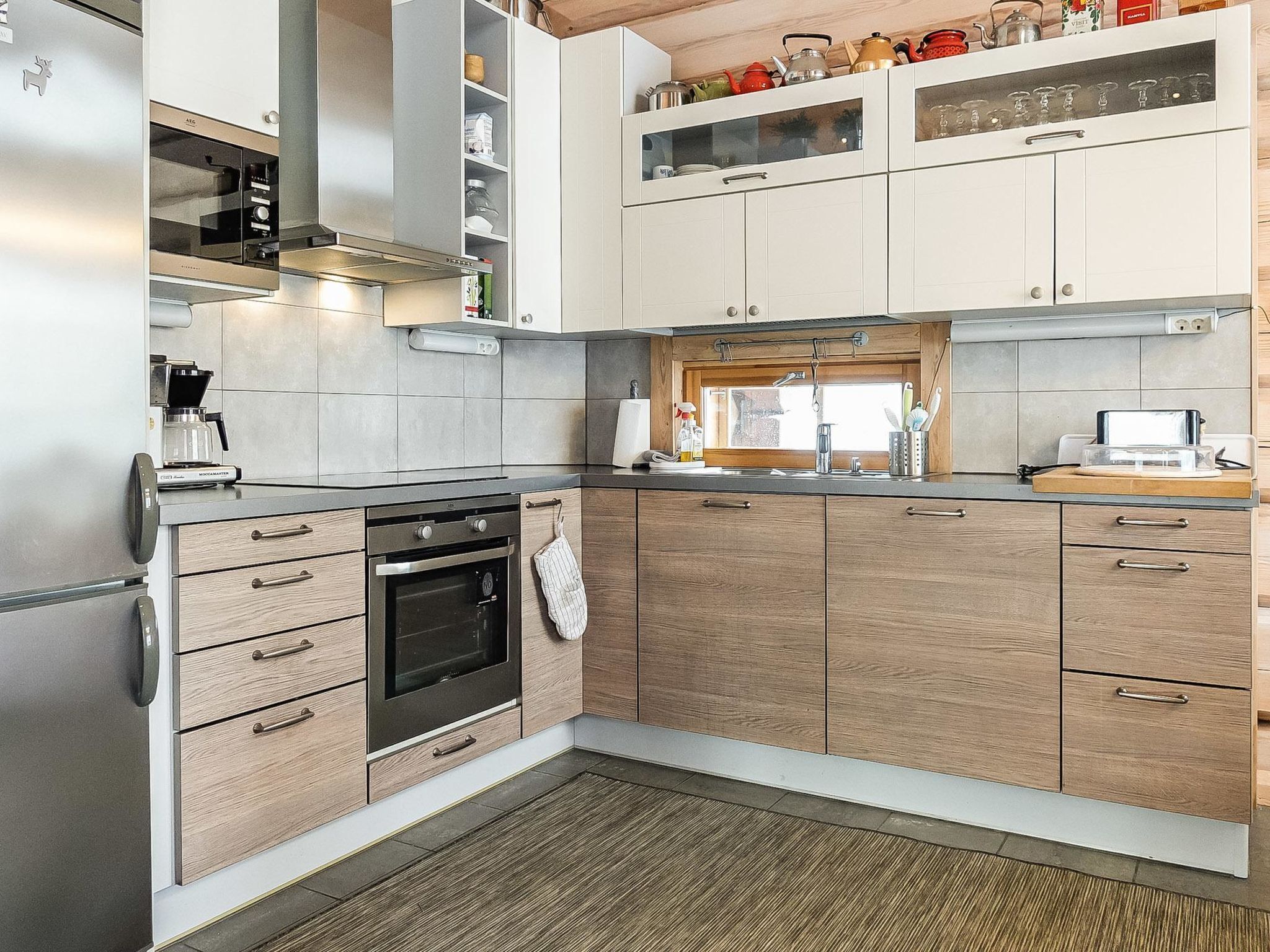 ثلاجة، ميكروويف، غسالة أطباق، مستلزمات طهي/أطباق/أوعية