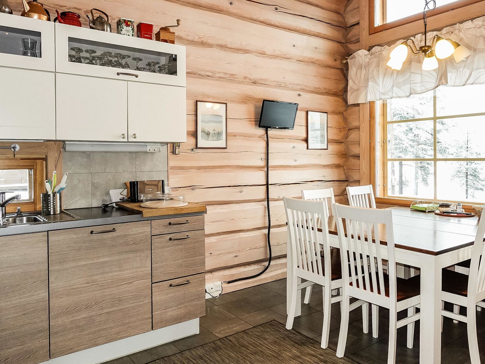 Fridge, microwave, dishwasher, cookware/dishes/utensils