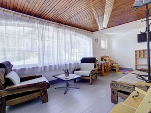 المنشأة من الداخل