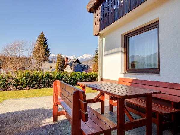 تناول الطعام بالخارج