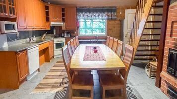 Geladeira, micro-ondas, lava-louças