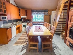 Fridge, microwave, dishwasher, cookware/dishes/utensils