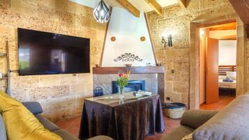 Televisie en een open haard