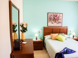 4 bedrooms, iron/ironing board, free Internet