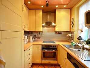 Kühlschrank, Mikrowelle, Ofen, Geschirrspüler