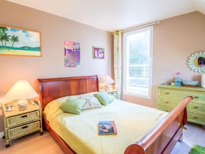 4 bedrooms, iron/ironing board, Internet