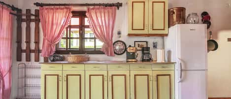 Refrigerador y utensilios de cocina
