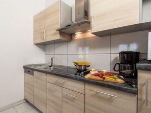 Fridge, microwave, dishwasher, cookware/dishes/utensils - Apartment Tea by Interhome (Krk/Šilo)