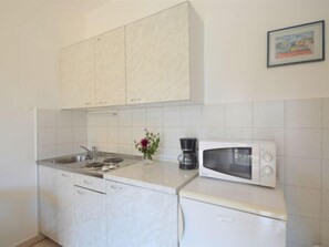 Kühlschrank, Kochgeschirr/Geschirr/Besteck