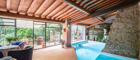 Innenpool, beheizter Pool