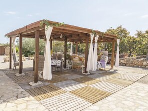 屋外ダイニングエリア