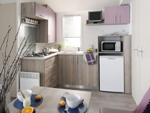 Kühlschrank, Kochgeschirr/Geschirr/Besteck