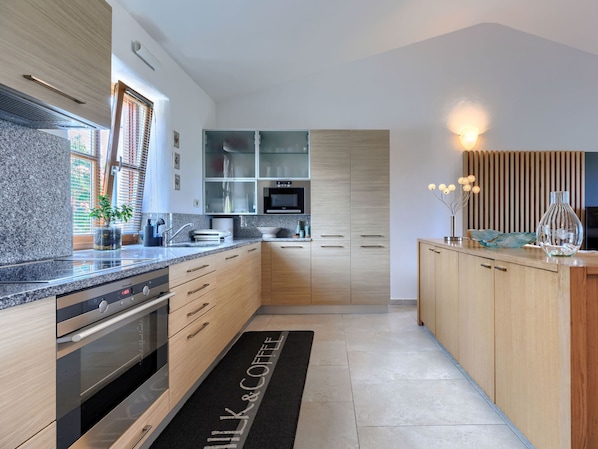Fridge, microwave, oven, dishwasher