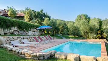 Una piscina a sfioro