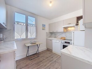 Réfrigérateur, micro-ondes, four, lave-vaisselle