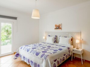 3 Schlafzimmer, Schreibtisch, Bügeleisen/Bügelbrett