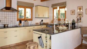 Réfrigérateur, micro-ondes, four, lave-vaisselle