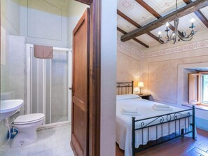 3 camere