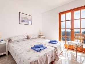 4 slaapkamers, een strijkplank/strijkijzer, wifi