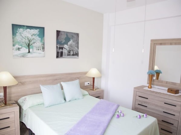 5 habitaciones, tabla de planchar con plancha y wifi 