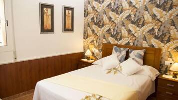 5 slaapkamers, een strijkplank/strijkijzer, wifi