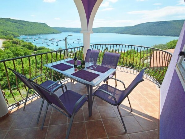 Outdoor dining - Apartment Šverko by Interhome (Trget)