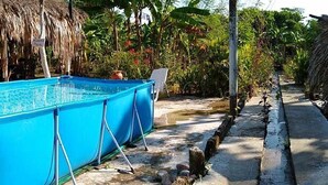 Outdoor pool - Hostal Villa Juliana (Planeta Rica)