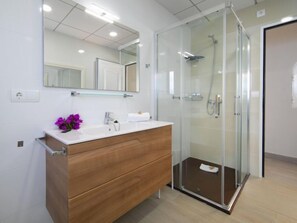 Hair dryer, towels - Vacation home Alan by Interhome (Albir)