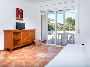 5 habitaciones, tabla de planchar con plancha y internet