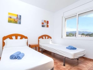 5 habitaciones, tabla de planchar con plancha y internet 