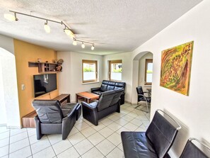 Télévision, cheminée