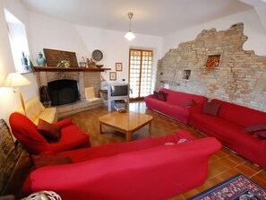 TV, caminetto