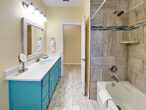 Bathroom - Las Olas (Port Aransas)