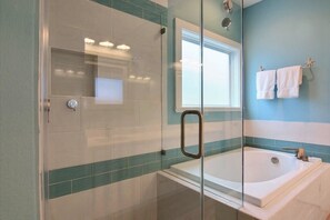 Bathroom - Lucky Marlin on Marlin Azul (Port Aransas)