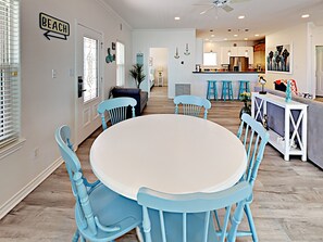 Fridge, microwave, stovetop, dishwasher - Mr193 Breezy Palms (Port Aransas)