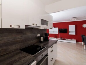 Kühlschrank, Mikrowelle, Ofen, Geschirrspüler