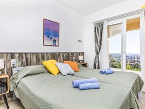 3 habitaciones, tabla de planchar con plancha y internet gratis 