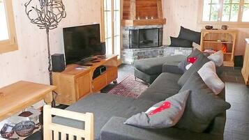 Télévision, cheminée, lecteur de DVD