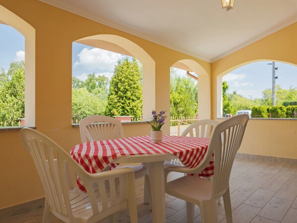 Outdoor dining