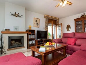TV - Rustical Mont Roig by Interhome (Miami Platja)