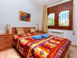 3 bedrooms, iron/ironing board, Internet